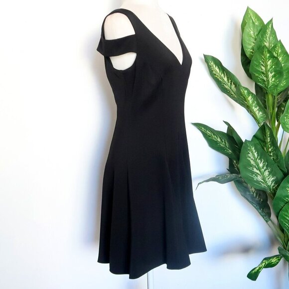 Ralph Lauren Black Cold Shoulder Sleeveless Fit & Flare V-neck Mini Dress 4 - Picture 4 of 9